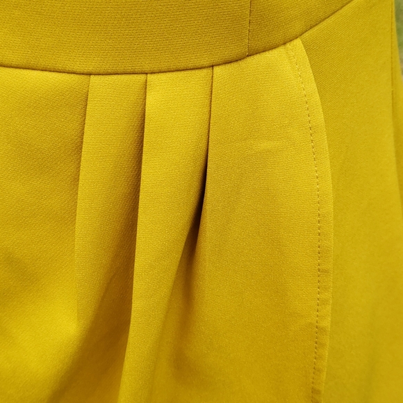 Bombshell Dress - Picture 2 of 8